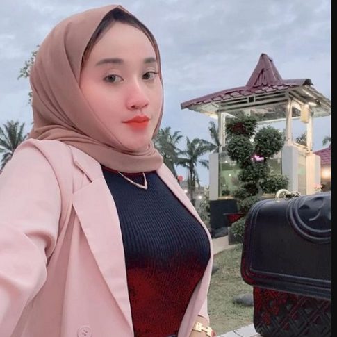 Aulia Salsa Marpaung Tiktoker Hijab Yang Pamer Payudara Saya Mohon