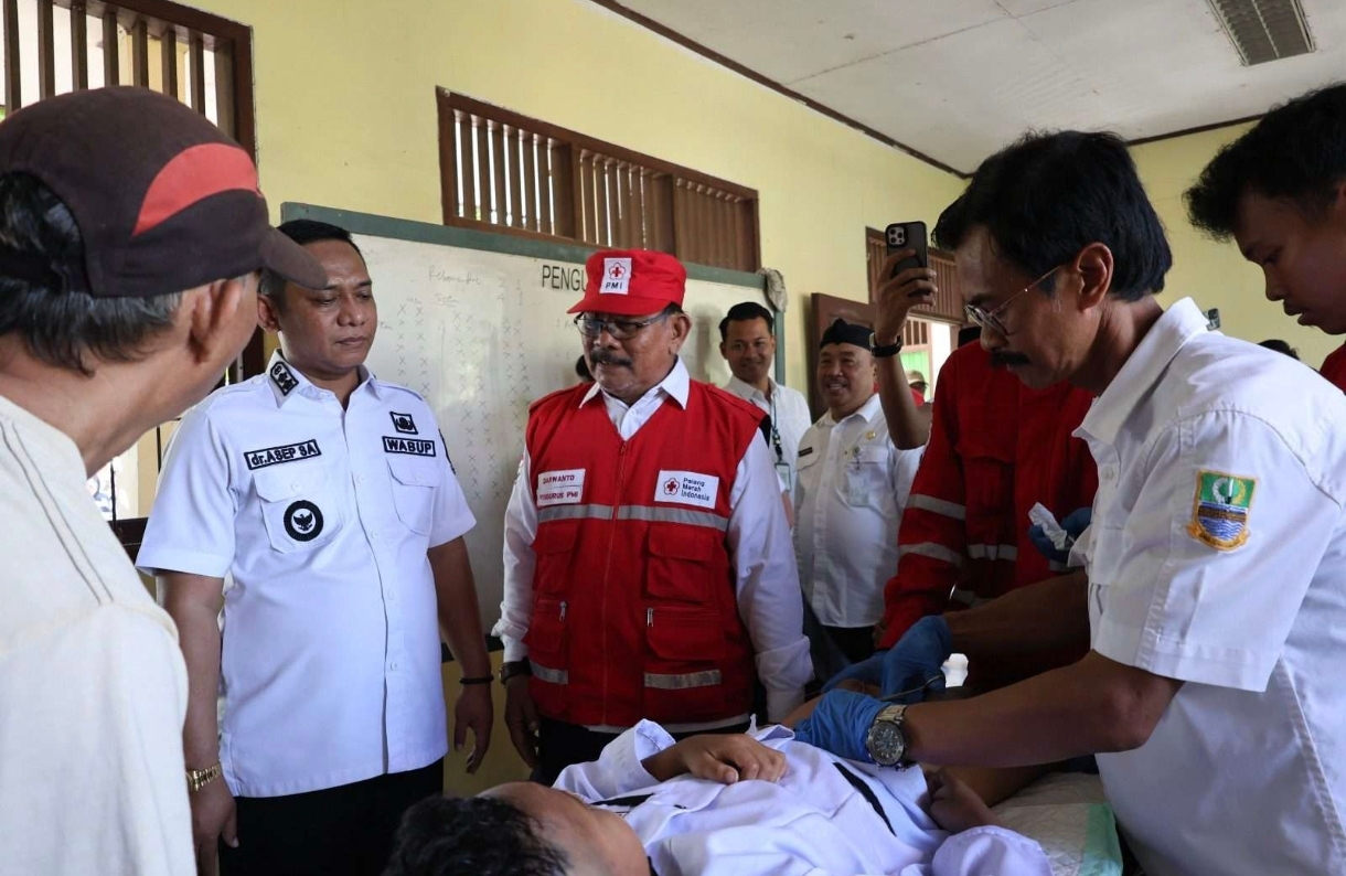 Khitanan Massal Warnai Hari Jadi Kabupaten Bekasi ke-75