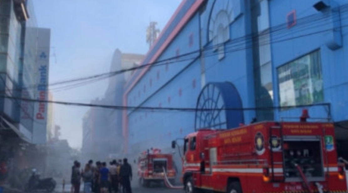 Kebakaran Landa Permukiman Padat di Pondok Gede, Tiga Rumah Hangus