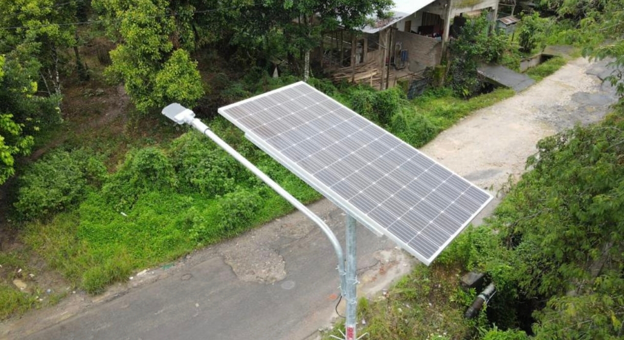 Pemasangan Lampu PJU Tenaga Surya di Muara Gembong Ditambah 70 Titik