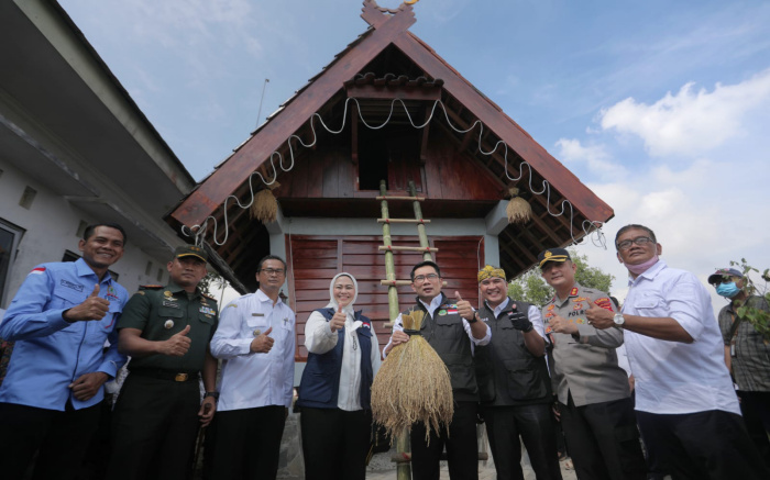 Leuit Juara di Cilamaya Karawang Sebagai Persiapan Ancaman Resesi 2023