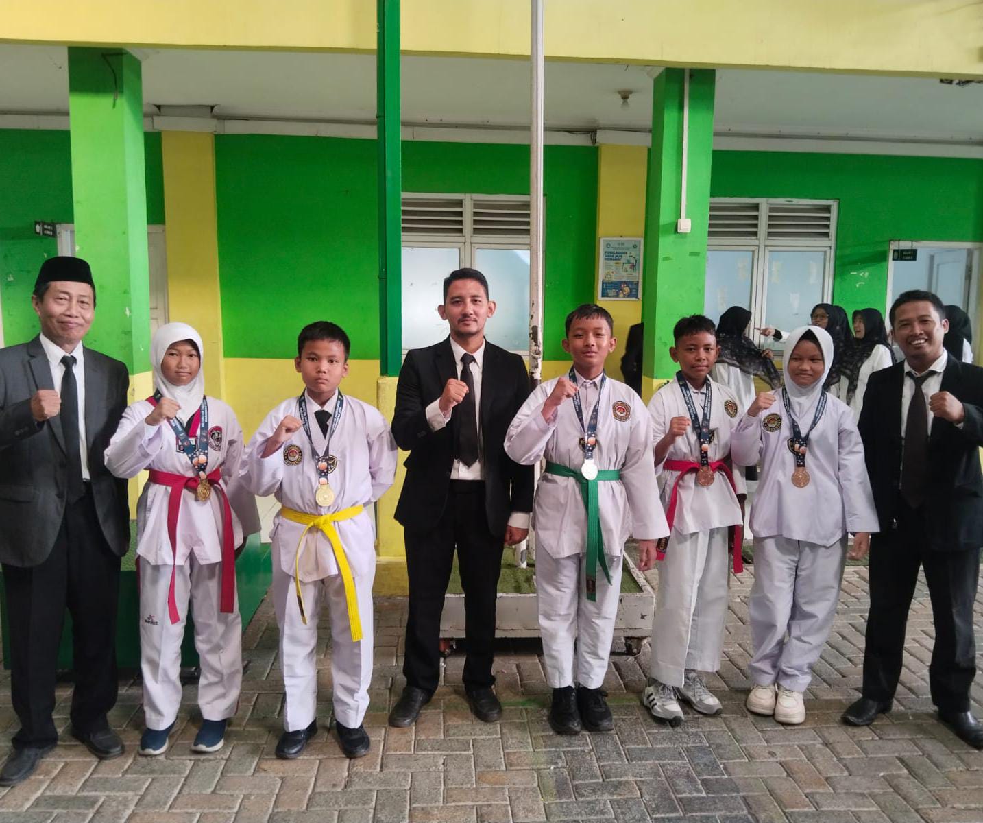 Membanggakan, Lima Siswa MI Al I’anah Ukir Prestasi di Kejurcab Taekwondo Karawang 2026