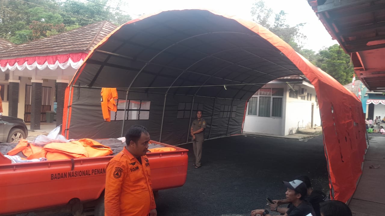 Antisipasi Gempa Susulan, BPBD Karawang Dirikan Tenda Pengungsian