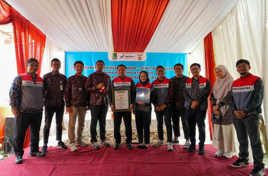 Tukar Jerami dengan Air di Karawang Hantarkan Pertamina Patra Niaga Regional JBB Cetak Rekor MURI