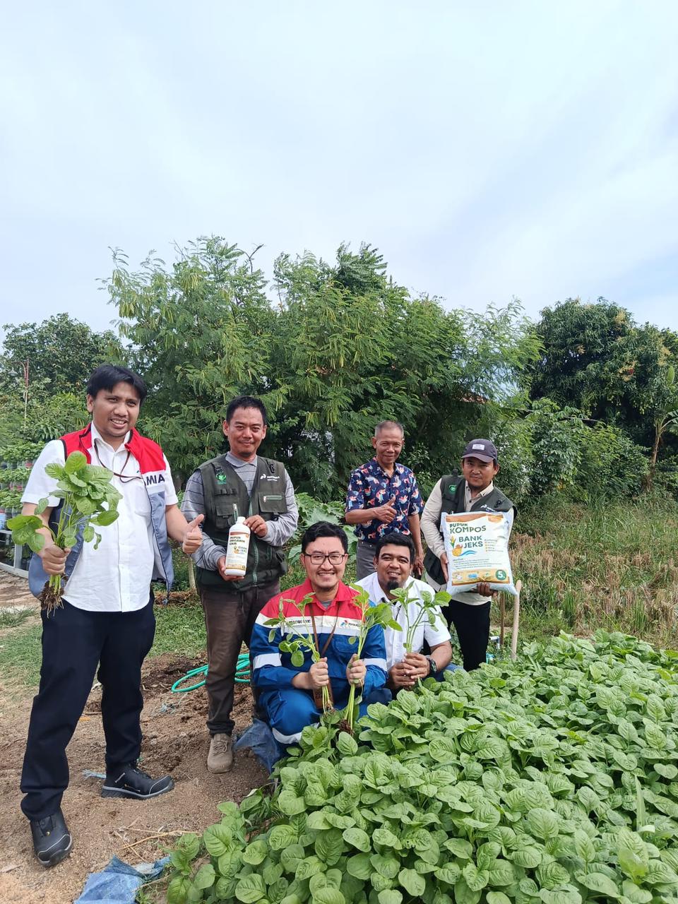 Pertamina Patra Niaga Regional JBB Hadirkan Inovasi Jerami di Karawang