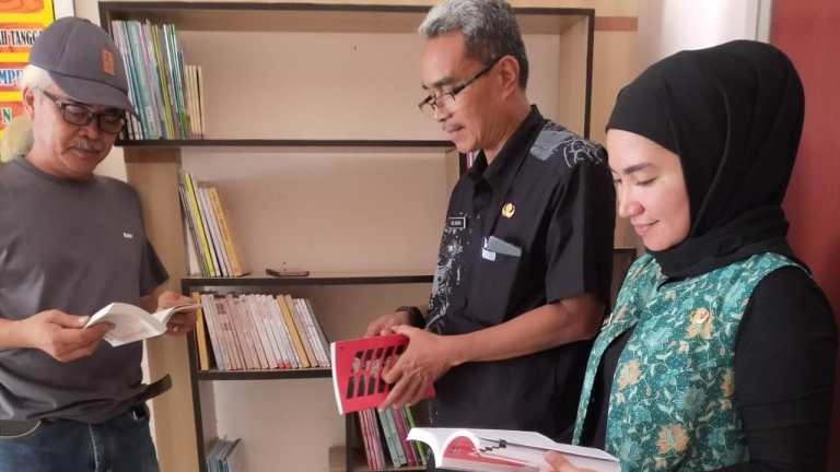 Ada Pojok Baca di Kelurahan Nagasari, Berisi Berbagai Koleksi Kekinian Biar Tak Jenuh Saat Urus Administrasi