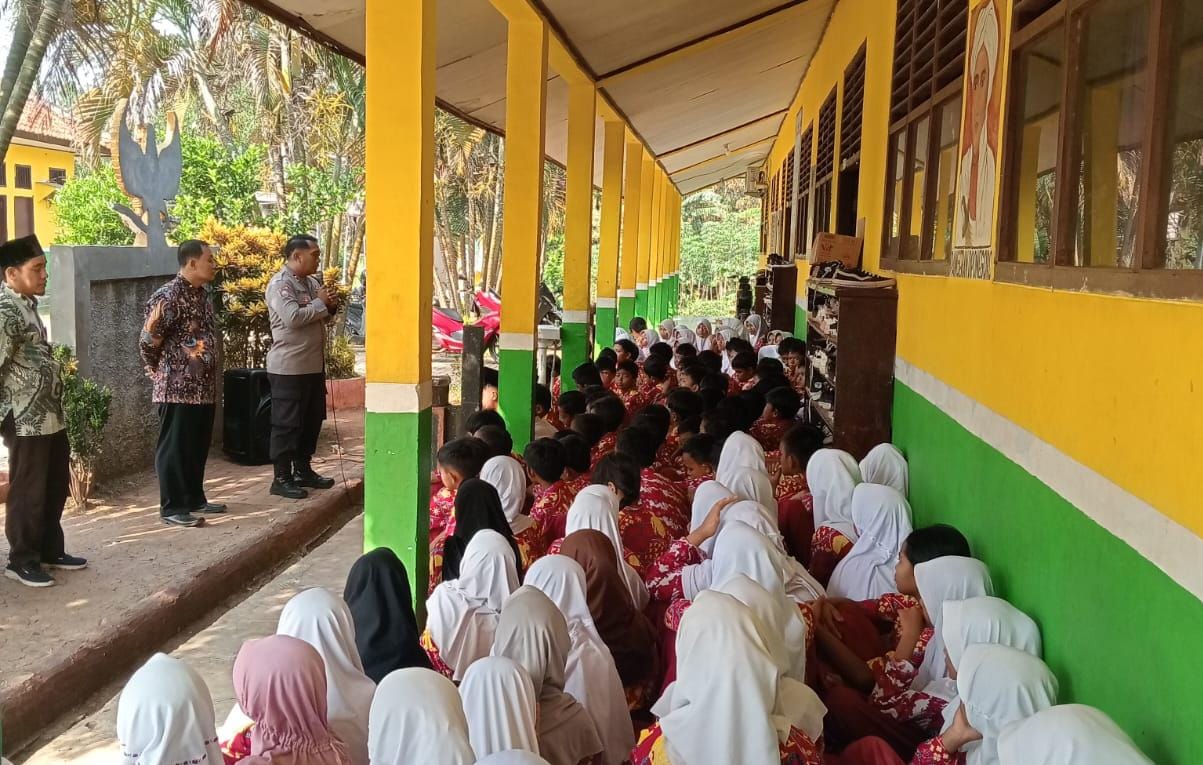 Cegah Tawuran Pelajar, Polsek Serang Baru Bentuk Progam 'Police Go to School'