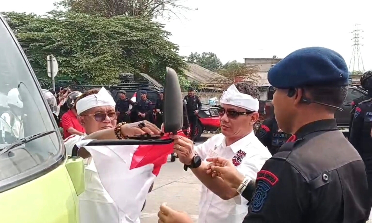 Pemkot Bekasi Bagikan 11.000 Bendera Merah Putih Sambut HUT RI ke-80