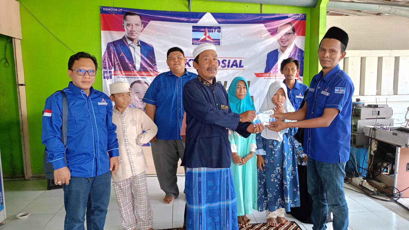 DPC Demokrat Karawang Berbagi Kasih Bersama Yayasan Nurbaitulyatama Peringati Muharam