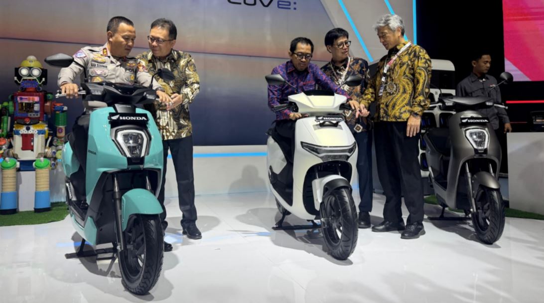 Honda ICON e: dan CUV e: Meriahkan Booth AHM di Gelaran IMOS 2024