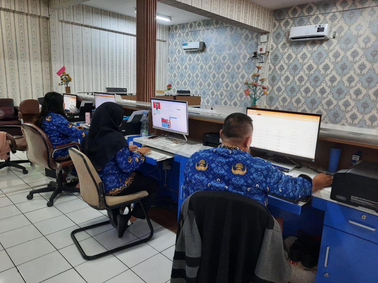 Baik-Buruk Aplikasi Info Loker Online Karawang, Begini Kata Para HRD