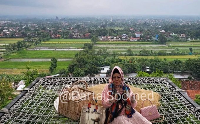 Kadinkes Lampung Masih Jadi Sorotan, Terbaru Foto Piknik Reihana Bawa Dua Tas Mewah, Harganya Ditaksir hingga 