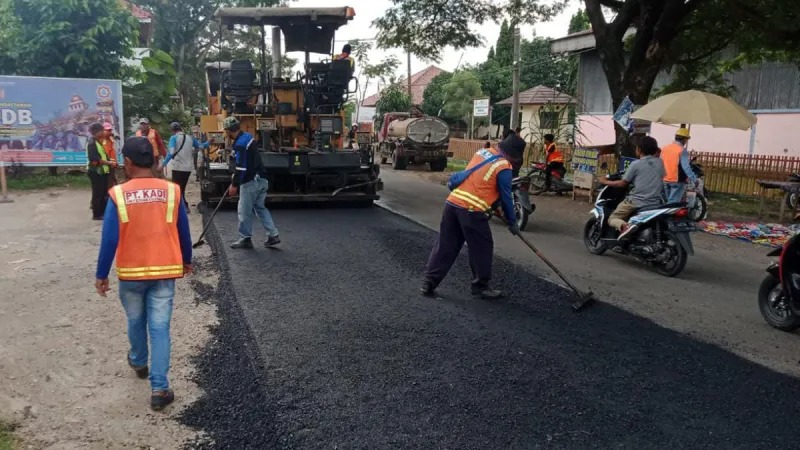 Mantap, Jalan Cikalong-Cilamaya Ternyata  Juga Diperbaiki Pakai CSR PLTGU JSP 