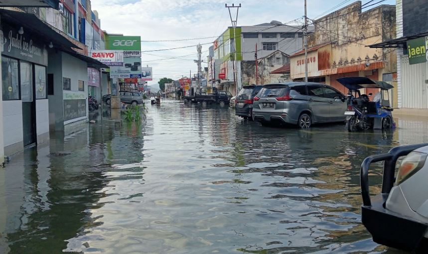 Banjir Hingga 1,5 Meter Rendam Kota Gorontalo, Ribuan Orang Tidur di Pengungsian