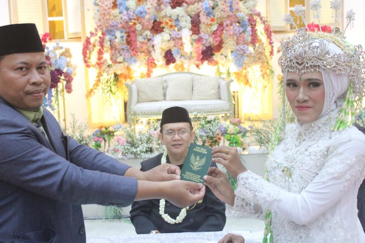 Bantu Duafa di Kabupaten Bekasi, Pemkab Bekasi Fasilitasi Puluhan Pasangan Calon Pengantin Nikah Gratis