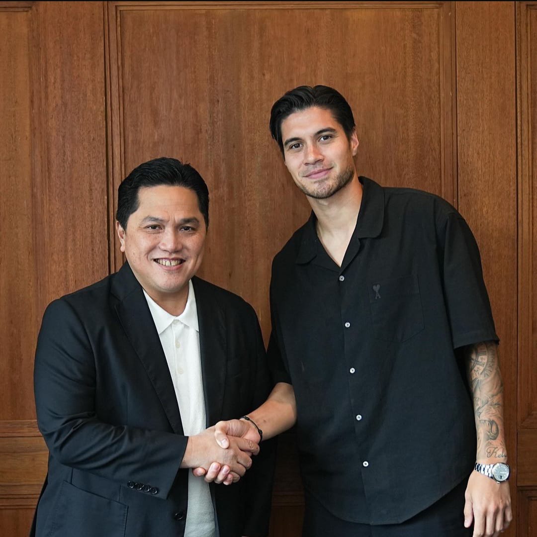 Salaman bersama Erick Thohir, Kevin Diks Resmi Gabung Timnas Indonesia