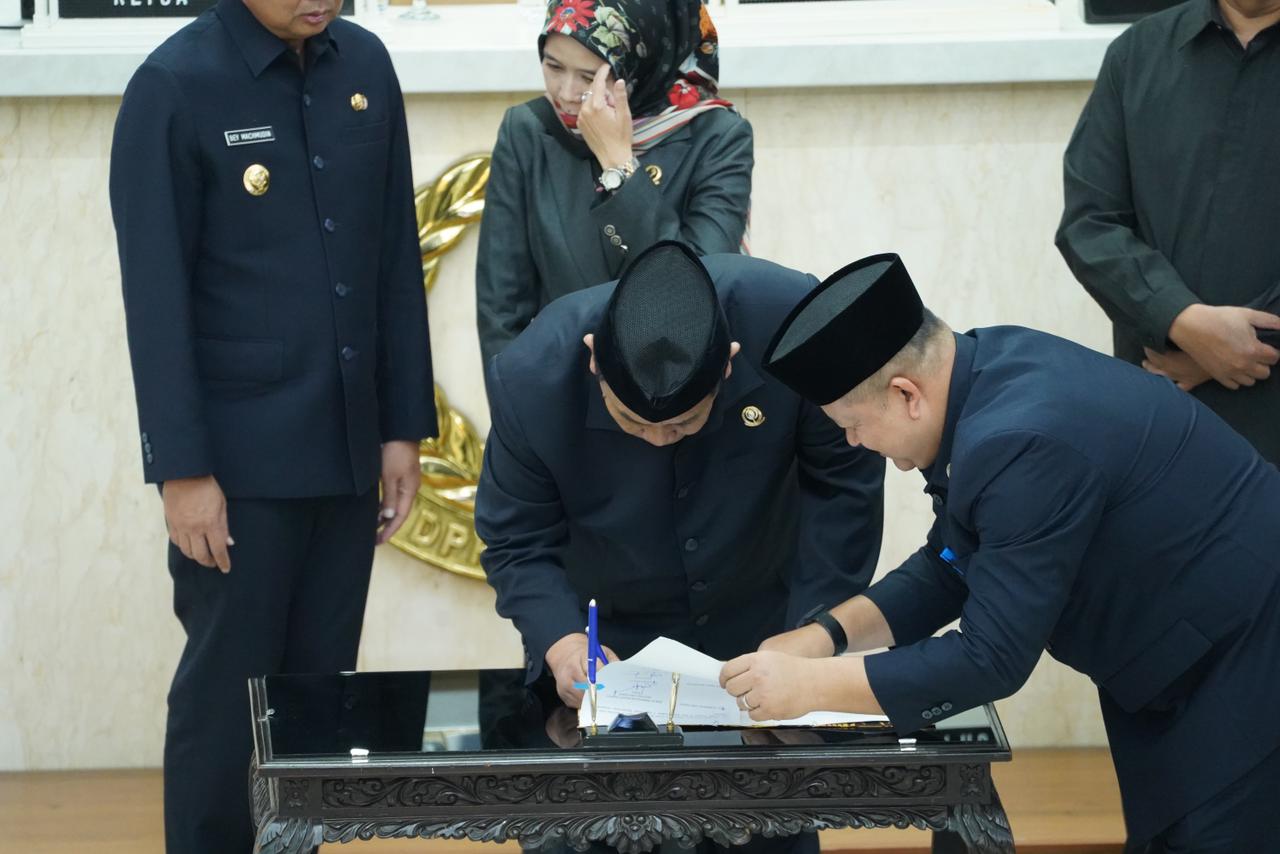 Tok, Raperda P2APBD Jabar TA 2023 Disetujui Jadi Perda