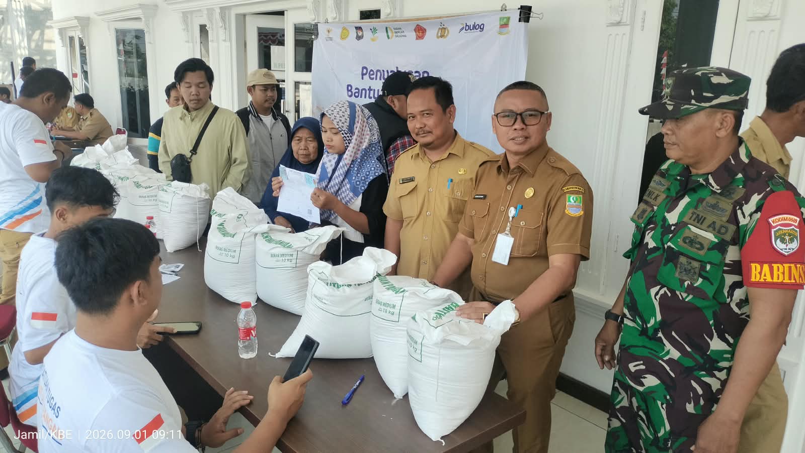 6.418 Keluarga di Cikarang Selatan Terima Bantuan Pangan Beras untuk Tiga Bulan, Ini Daftar Desa Penerimanya
