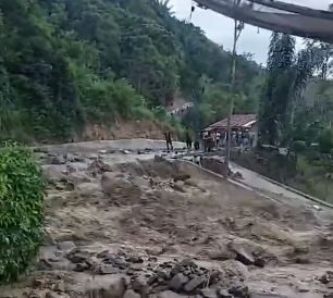 Breaking News : Pasca Banjir Bandang di Dusun Binanga Bolon, Puluhan Warga Mengungsi ke Tempat yang Aman