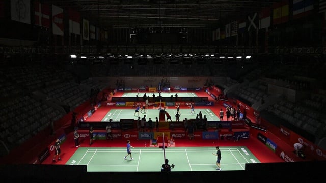 Hal yang Boleh dan Tidak Boleh Dilakukan Ketika Menonton Pertandingan Badminton di Stadion Secara Langsung