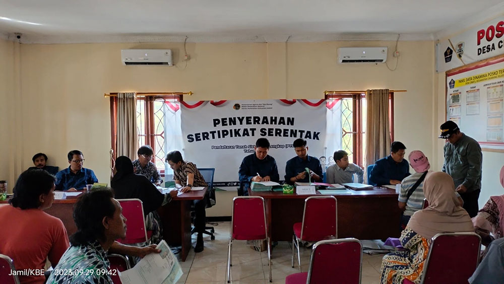 Ratusan Warga Desa Cibatu Cikarang Selatan Dapat Sertifikat PTSL