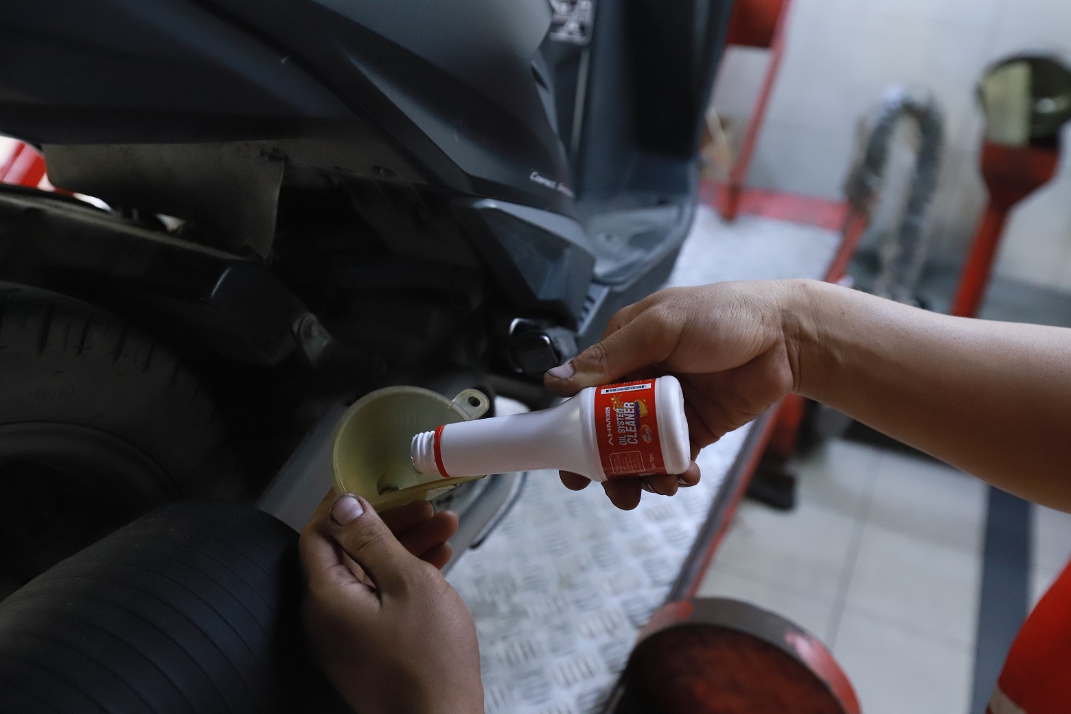 PENTING UNTUK PEMILIK MOTOR HONDA:  Cara Menggunakan Oil System Cleaner Untuk Bersihkan Bagian Dalam Mesin