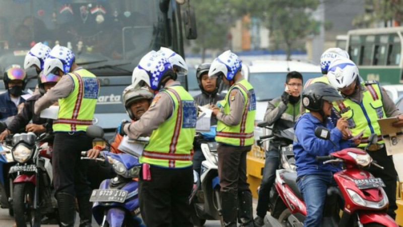 Tilang Manual Hanya Bisa Dilakukan Polisi Bersertifikat, di Bandung Hanya 4 Polisi Saja 