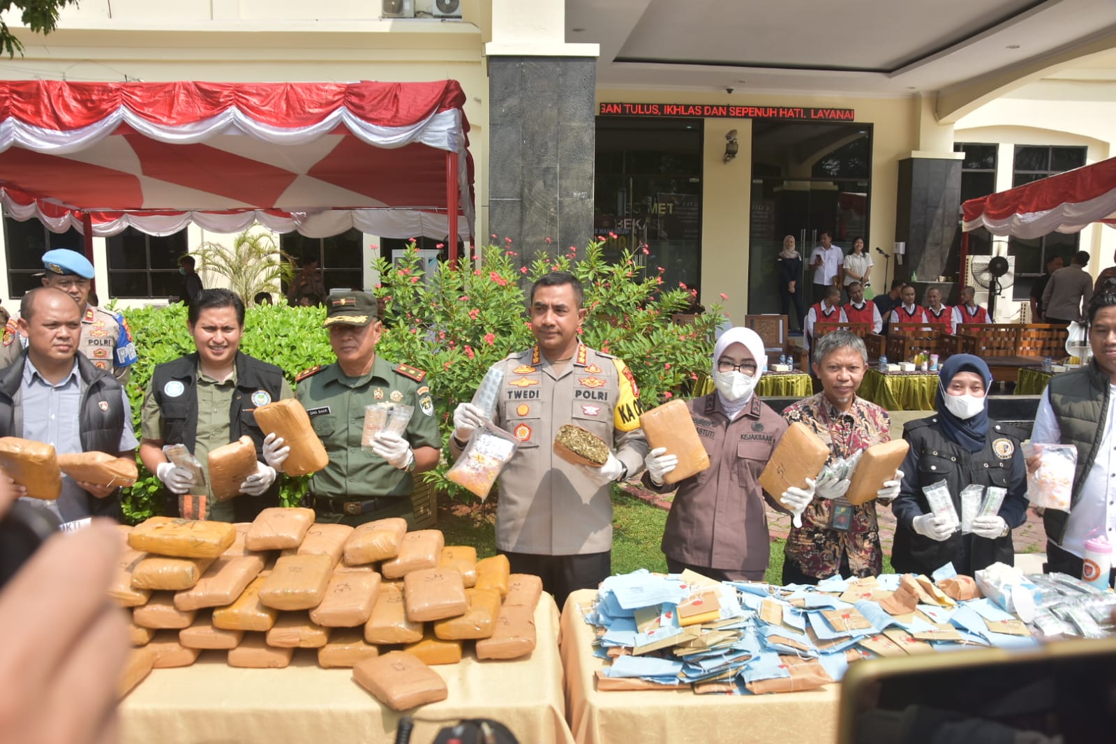 Polres Metro Bekasi Musnahkan 79,123 Kilogram Ganja Hasil Penangkapan Bandar Narkoba Jaringan Lintas Provinsi