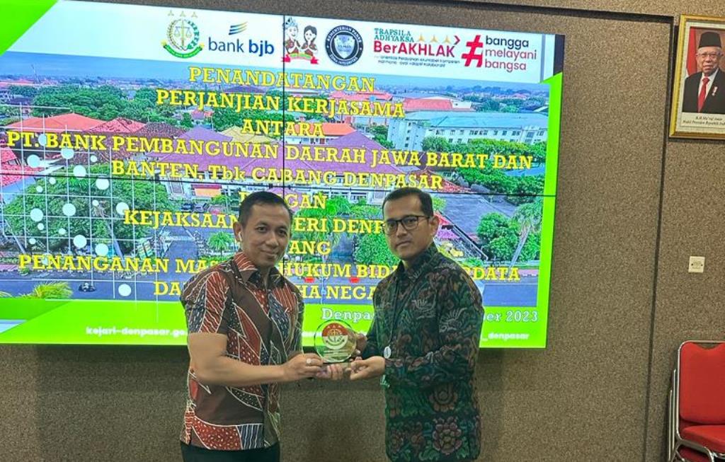 bank bjb Cabang Denpasar dan Kejari Tandatangani Perpanjangan Kerja Sama Bantuan Hukum Perdata dan TUN