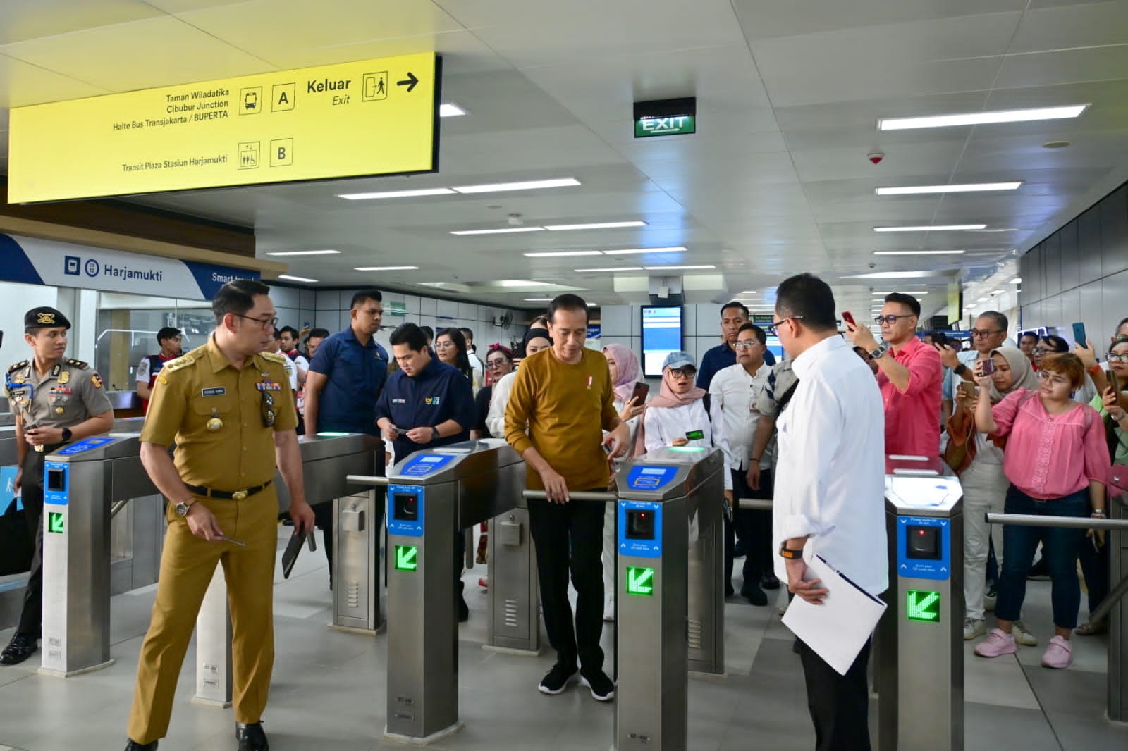 Presiden Jokowi Tinjau LRT Jabodebek, Keamanan dan Keselamatan Jadi Perhatian 