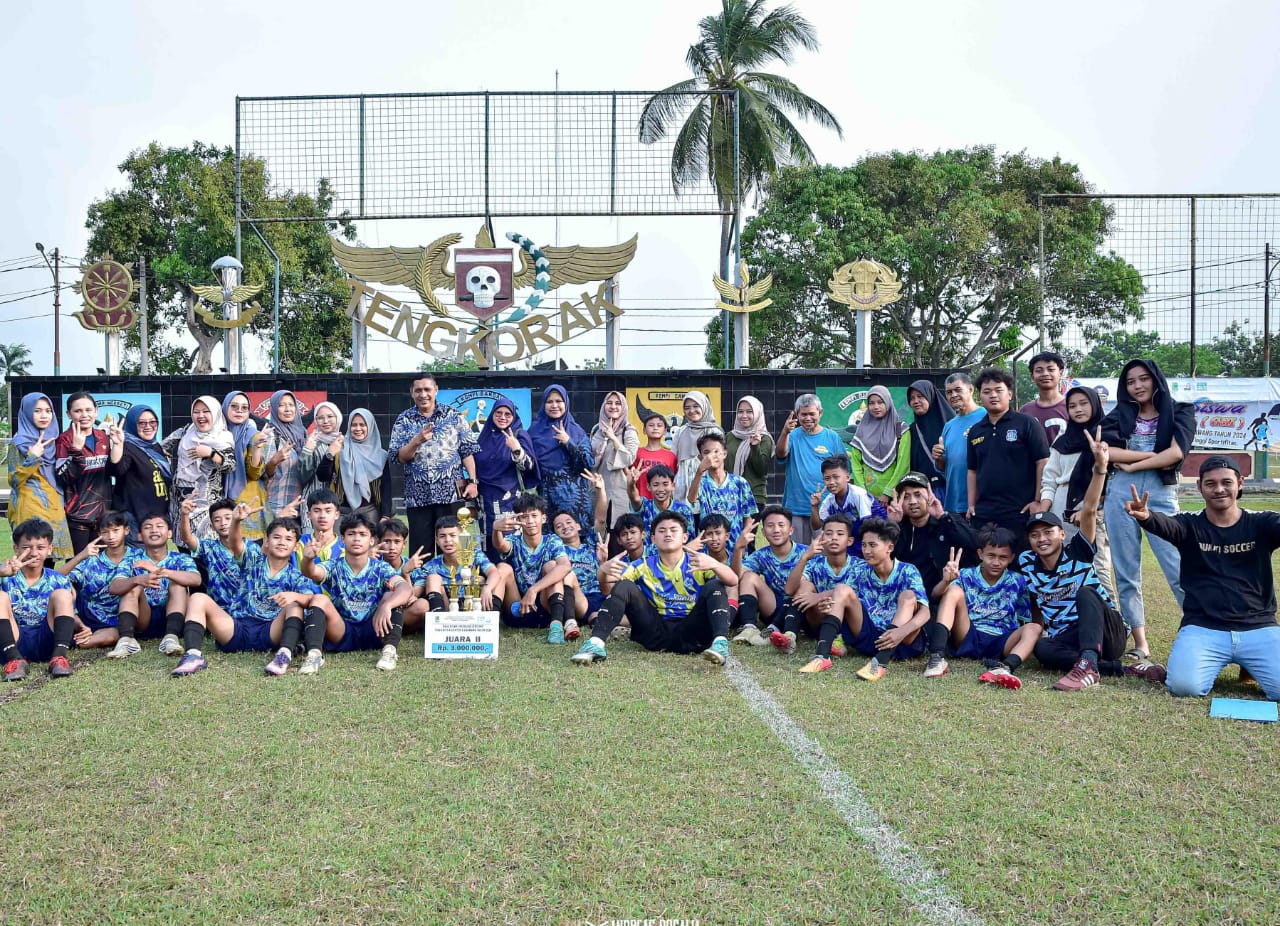 Sabet Trofi GSI dan Liga Murangkalih, Ekskul Sepak Bola SMPN 2 Karawang Timur Berprestasi