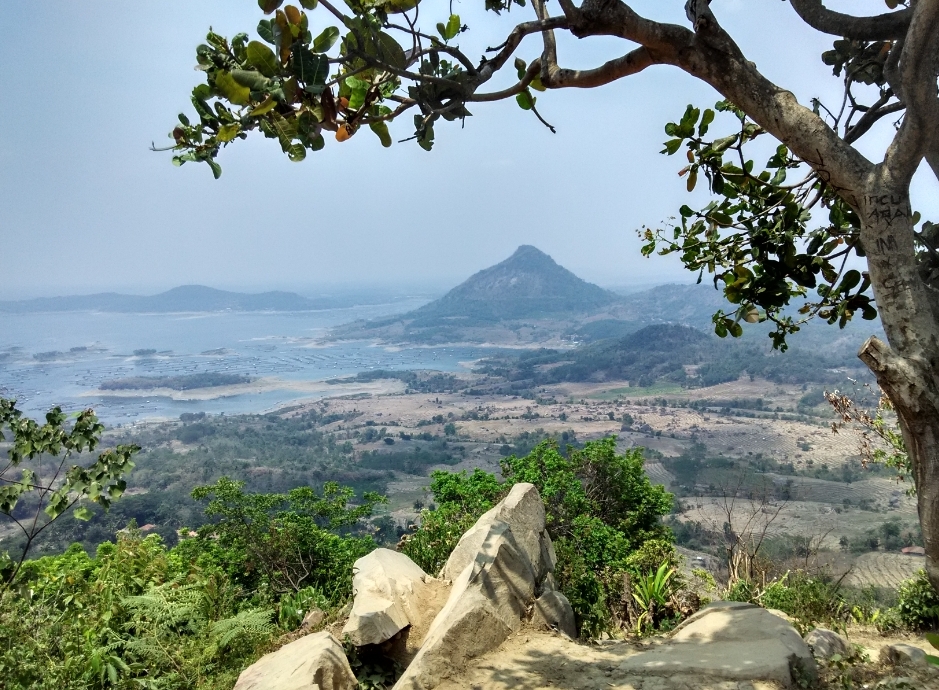 Skip Bandung Penuh Macet! Healing Lebaran di 12 Wisata Purwakarta Asik!