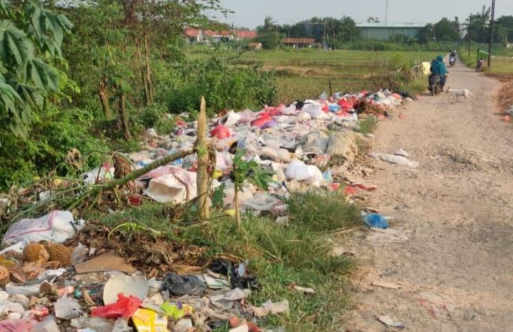 Warga Desak Pemerintah Tertibkan Sampah Ilegal di Jayasampurna
