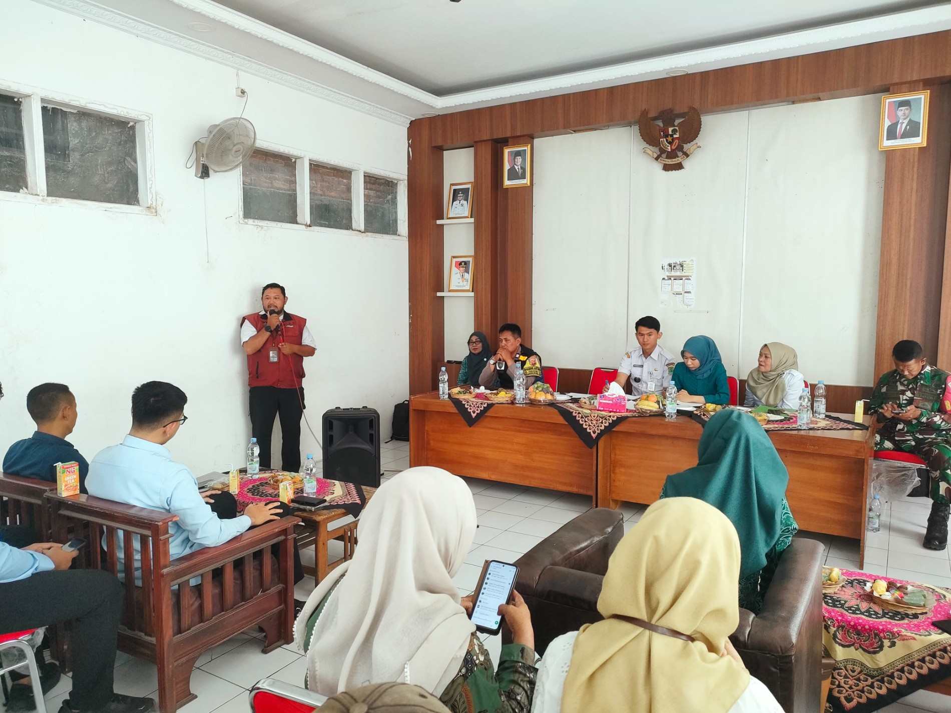 Lurah Karawang Kulon Dorong Penguatan Pelayanan dan Kebersihan Lingkungan