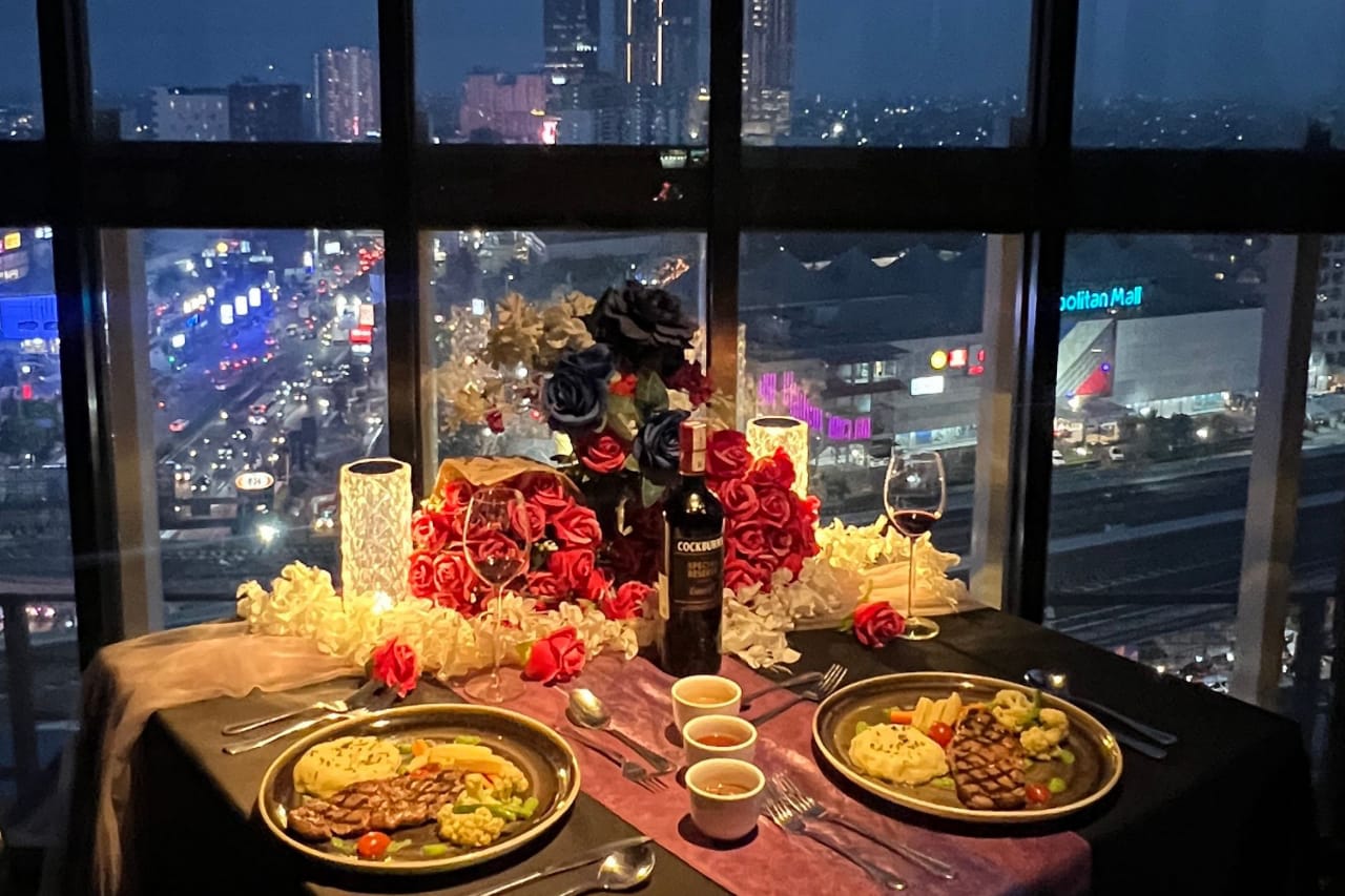 ASTON Imperial Bekasi Hotel Tawarkan Pengalaman Makan Malam Romantis dengan Pemandangan Kota yang Mempesona