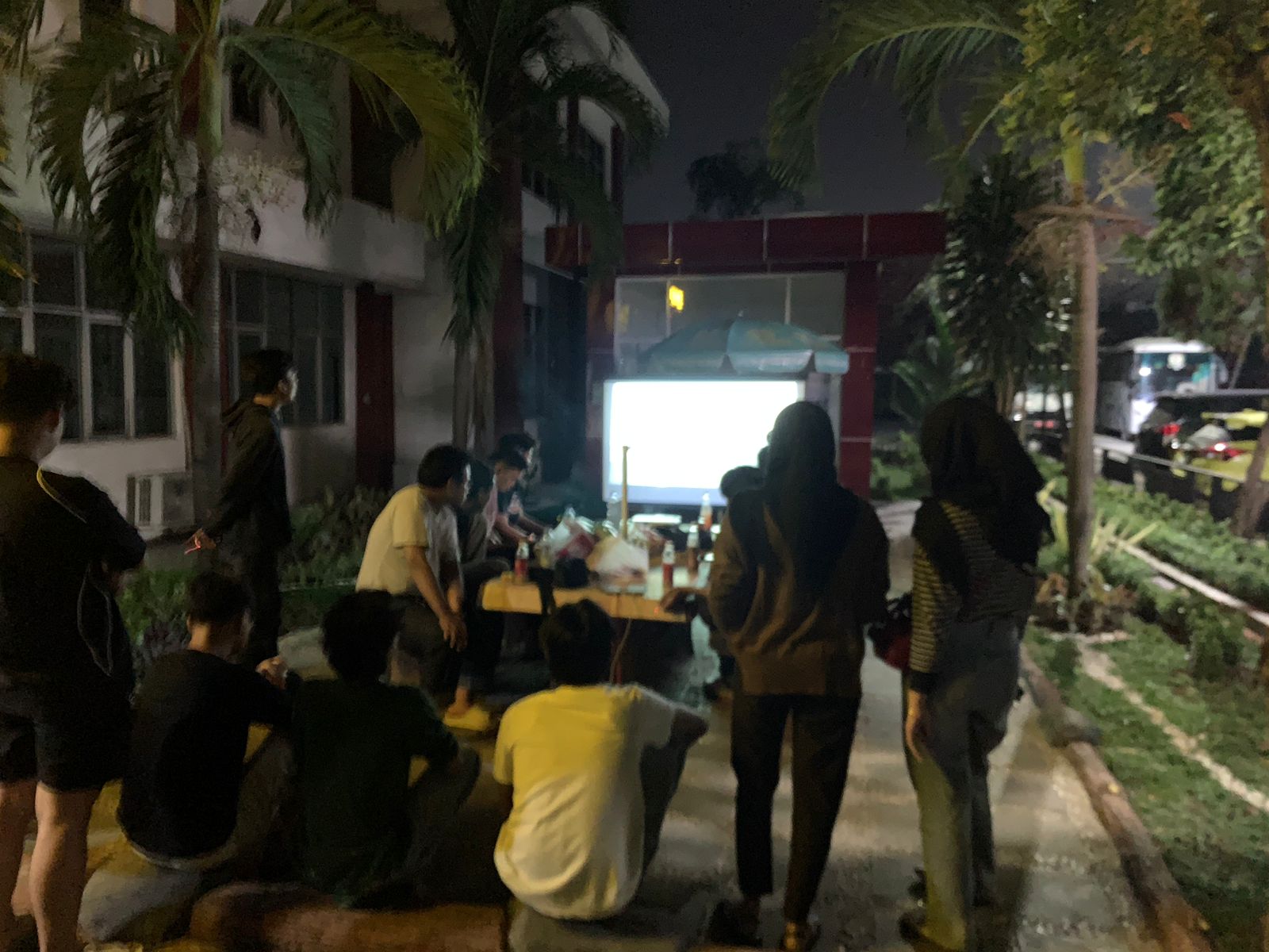 Usai Nobar di Kampus, Film Karawang Undercover Jadi Viral !