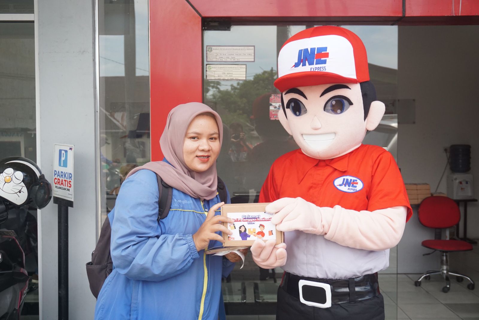 Hari Pelanggan Nasional 2024, JNE Berikan Promo Diskon Ongkir Hingga 50%