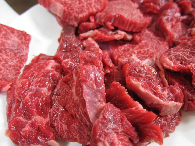 Siap-siap Hari Raya Kurban! Cara Membuat Daging Empuk dengan Daun Pepaya