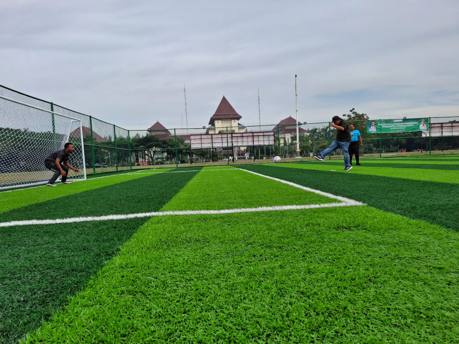 Lapangan Mini Soccer Swatantra Wibawa Mukti Resmi Dibuka