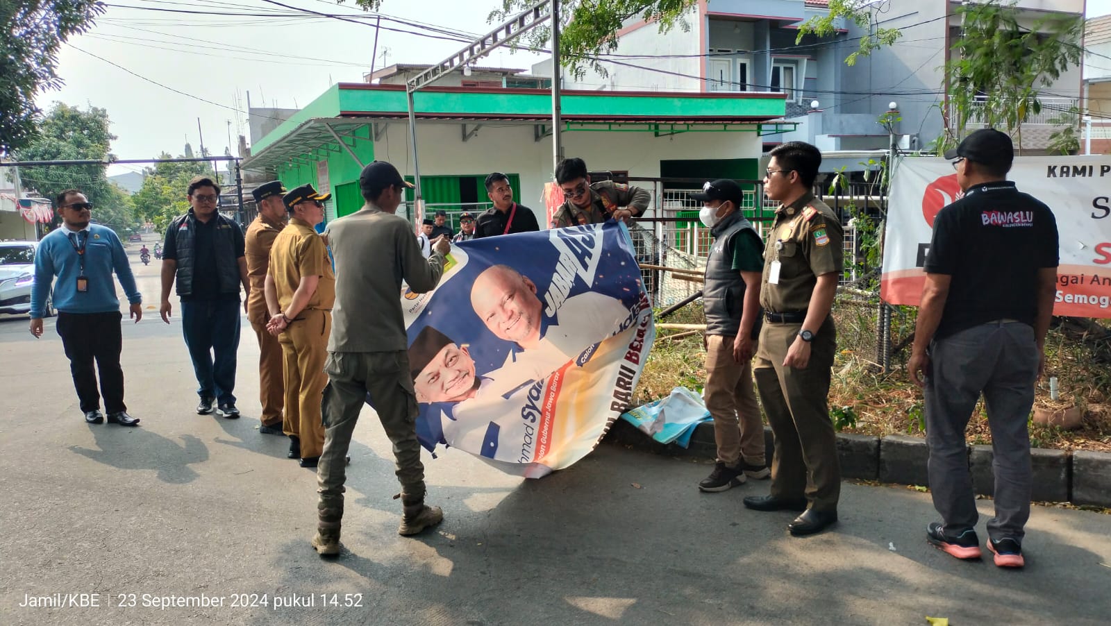 Menjelang Tahapan Kampanye, Forkopimcam dan Panwaslu Cikarang Selatan Tertibkan APS