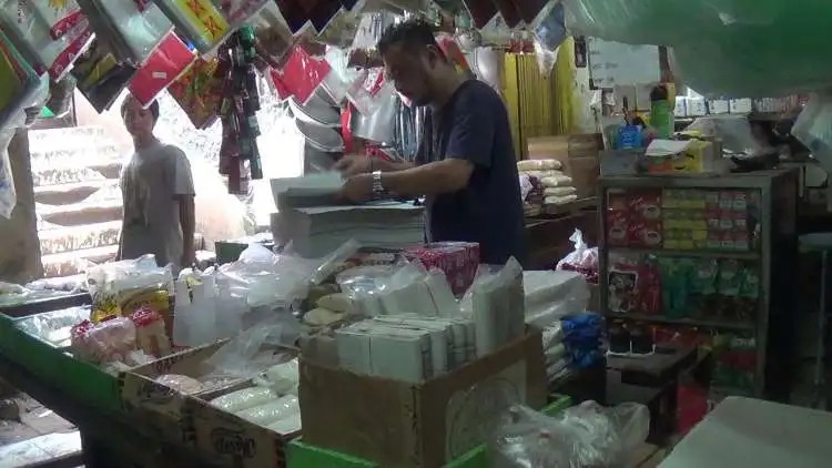 Minyak Goreng Subsidi Langka di Bekasi, Harga pun Melambung