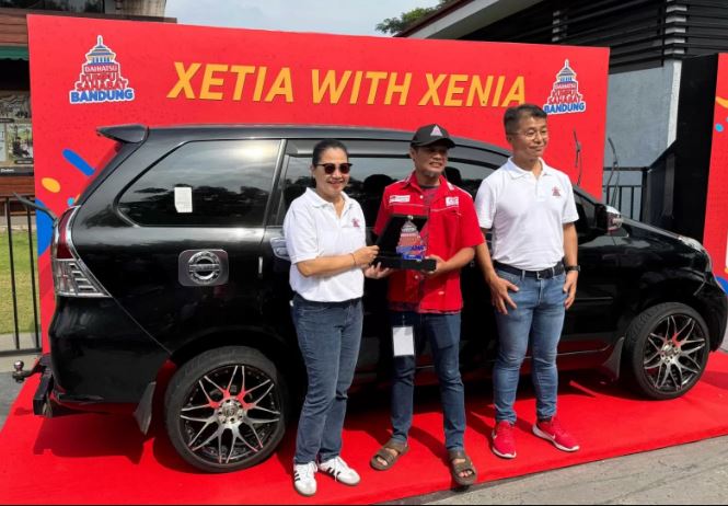 Setia Gunakan Xenia, Hendy Dapat Penghargaan dari PT Astra Daihatsu Motor di Acara Kumpul Sahabat Bandung