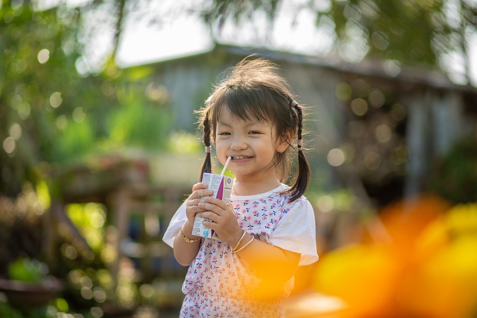 Moms Harus Hati-hati Terhadap Bahaya Sinar Matahari Bagi Si Kecil, Bisa Rusak Kulit lho!