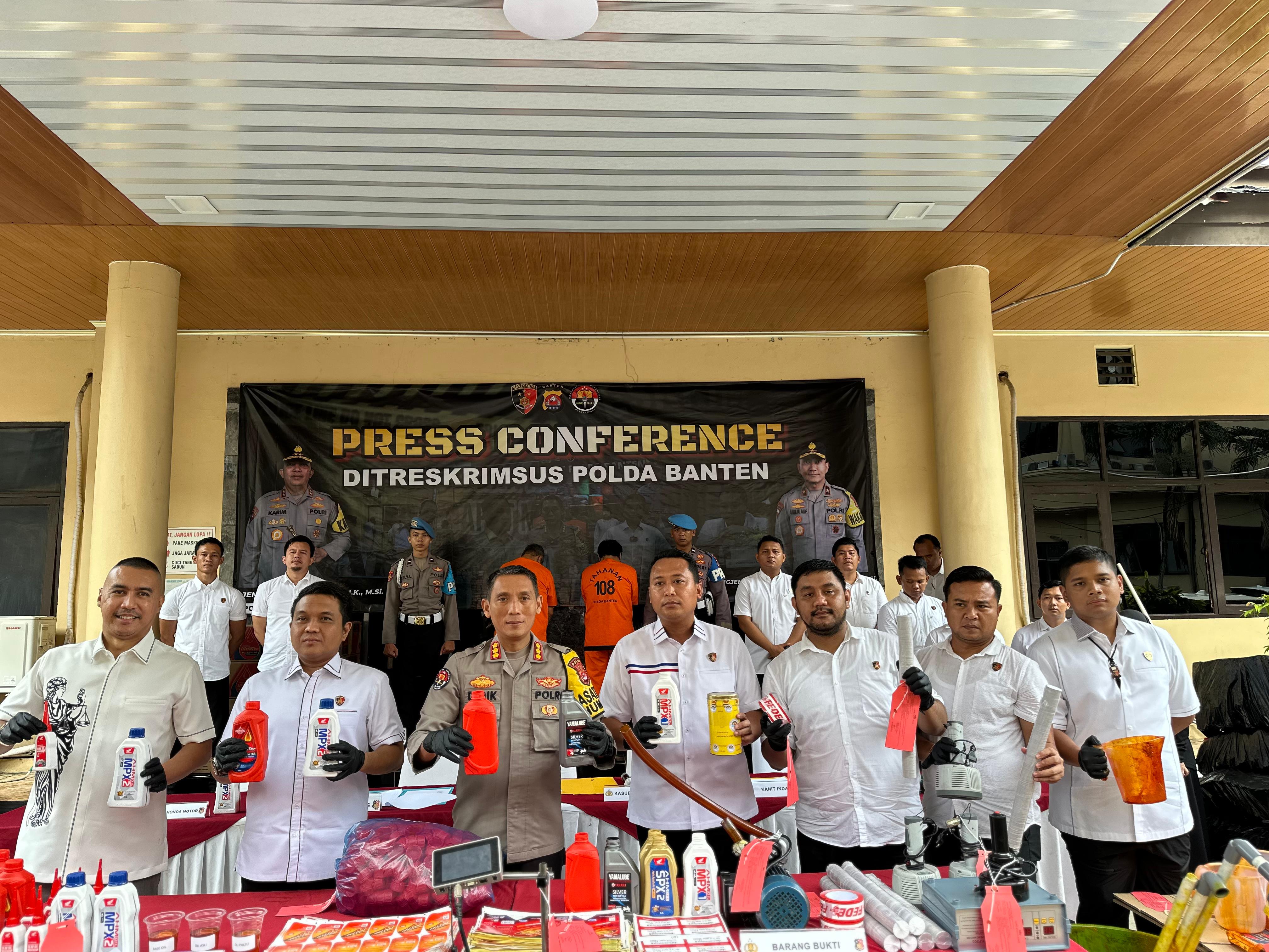 Polda Banten Bongkar Kasus Dugaan Pabrik Pembuatan Oli Palsu di Dua Lokasi di Wilayah Kabupaten Tanggerang