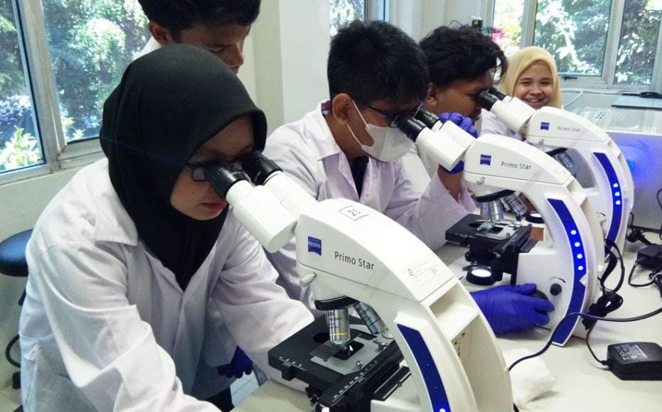 Program Studi Bioteknologi Universitas Esa Unggul: Mencetak Ilmuwan Inovatif Berkelas Dunia