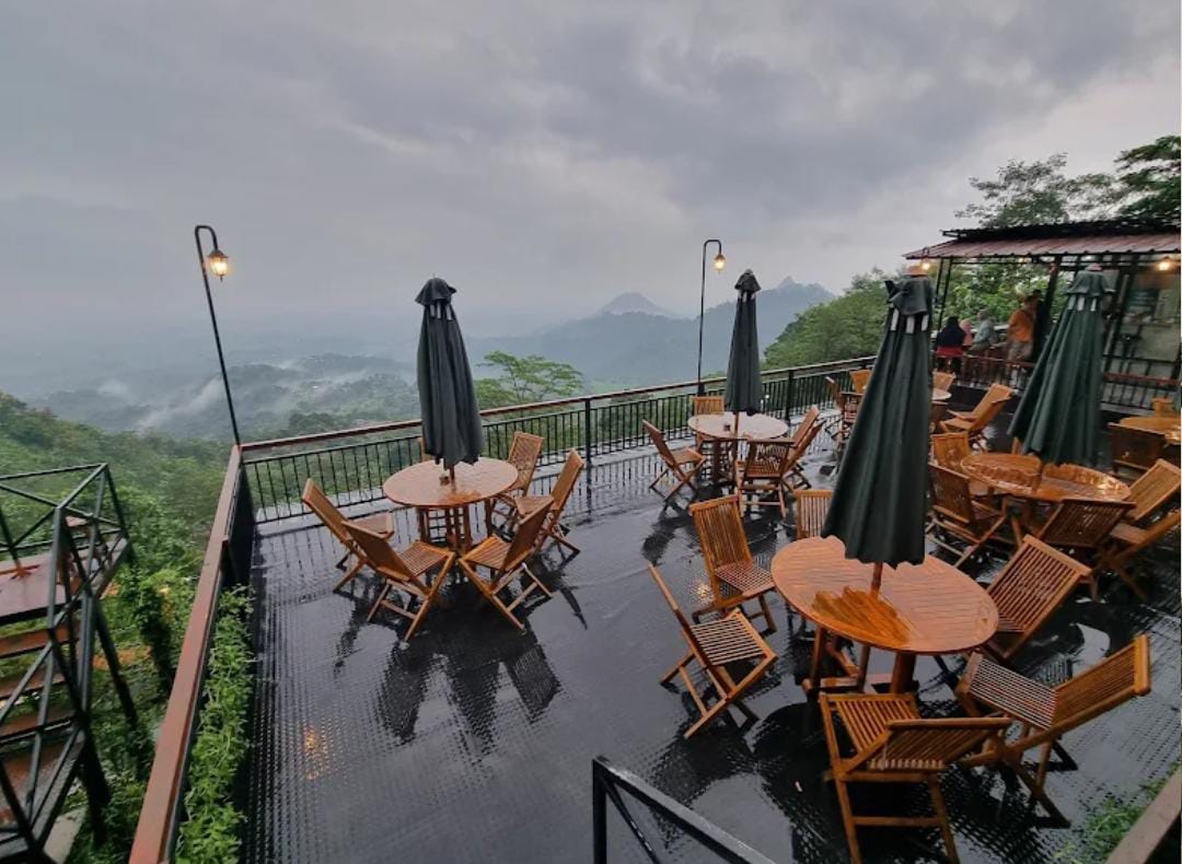 Libur Lebaran di Karawang? Nikmati Sejuknya Alam Puncak Sempur dari Saung Koffie Hideung