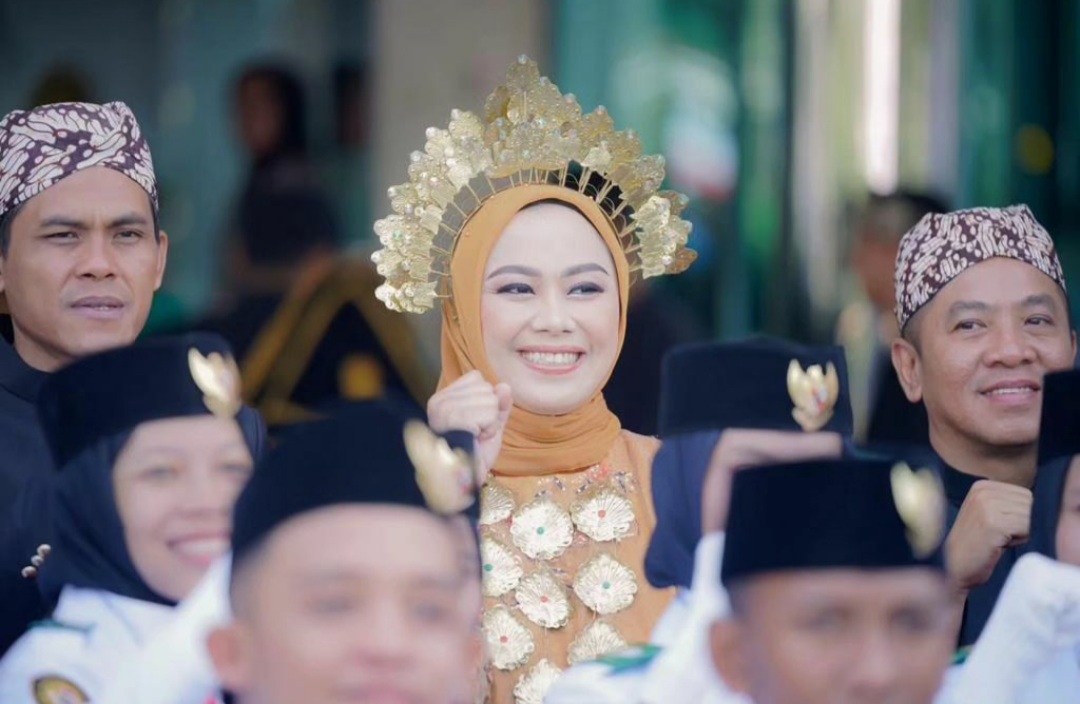 Busana Bupati Cellica Saat Peringati Hari Pancasila Ternyata Baju Adat Tertua di Dunia, Nih Penjelasanya