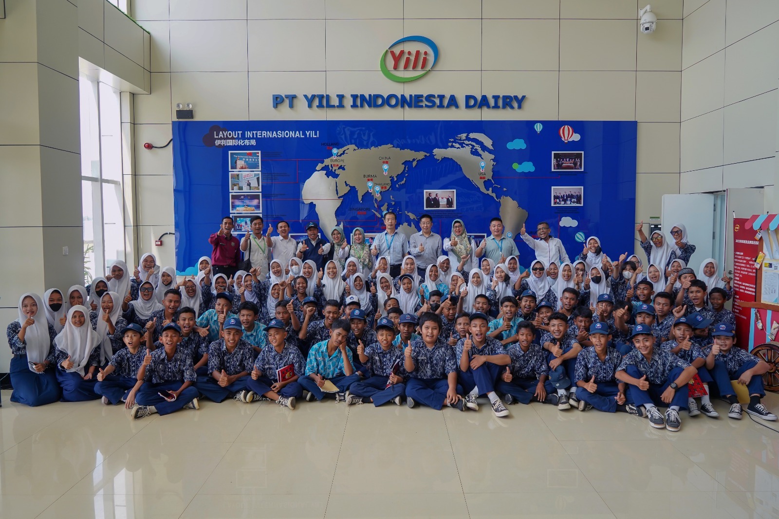 Siswa-siswi SD dan SMP Kabupaten Bekasi Merasakan Langsung Kejutan Berlapis Joyday di Pabriknya