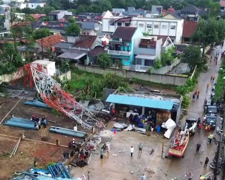 Puting Beliung Porak-Porandakan 6 Kecamatan di Bekasi, Puluhan Rumah Hancur