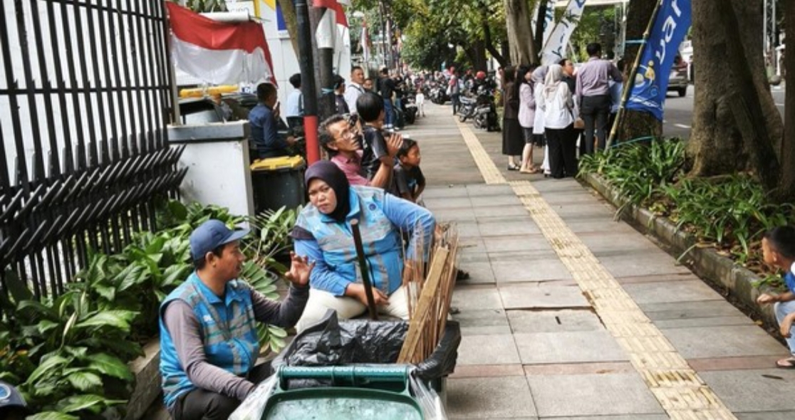 Pemprov Jabar Rekrut 3.040 THL Penyapu Jalan pada 2026